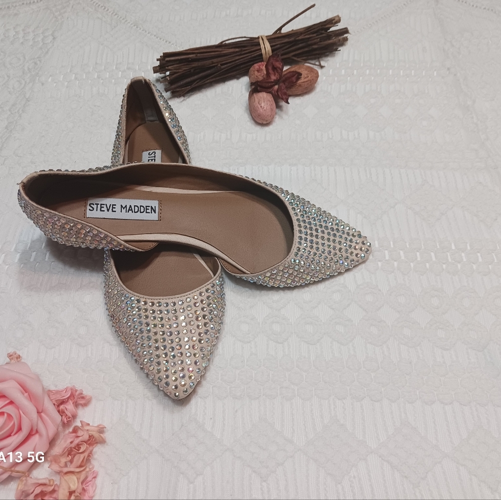 Flat shoes with precious stones Evelina by Steve Madden imitation. Size 6